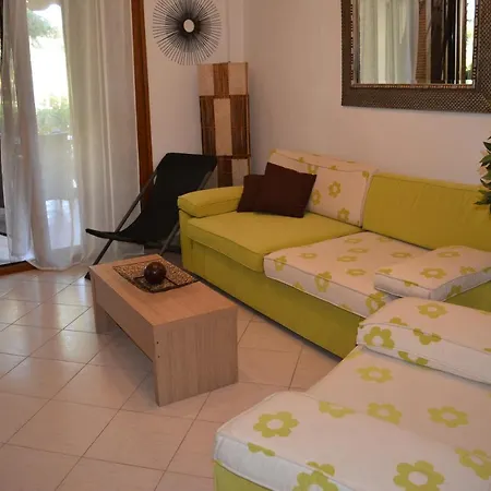 Akrotiri Beach House Ferienhaus *